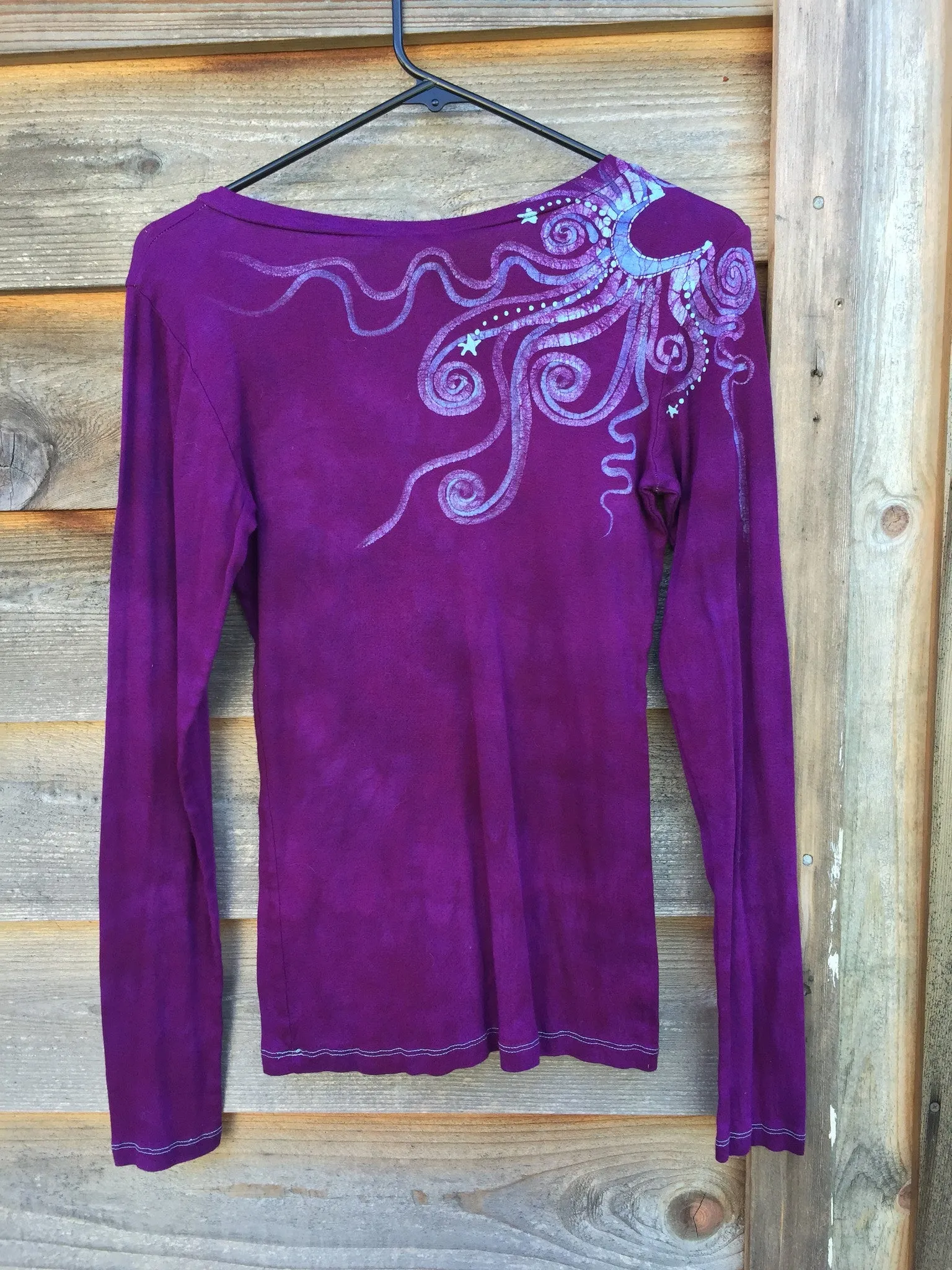 Magenta Center Star Handmade Batik Vneck - Medium